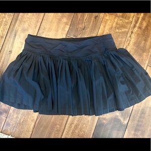 Black pleated Lululemon skirt size 4